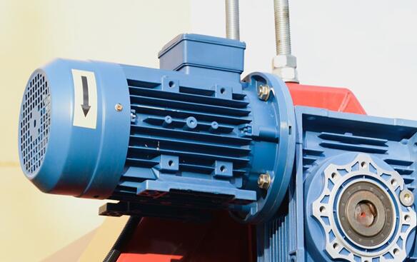 調(diào)速電機(jī)和變頻器調(diào)速區(qū)別大介紹（你知道哪種更適合你的設(shè)備嗎？）