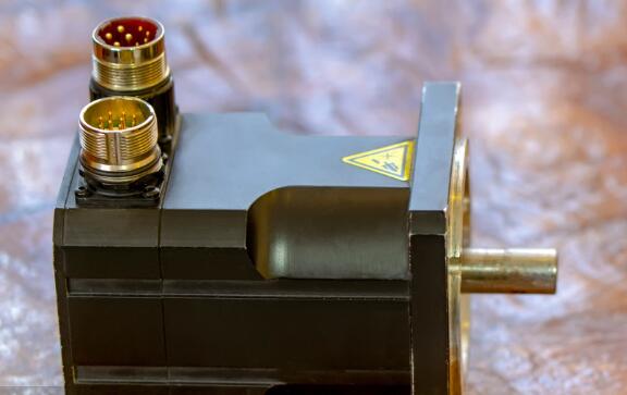 單相電機(jī)后面那個(gè)是什么開關(guān)？詳解常見電機(jī)配件及使用方法