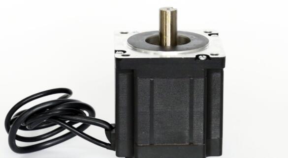 有步進伺服電機嗎，步進電機與伺服電機的區(qū)別和應(yīng)用