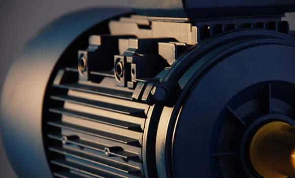 伺服電機轉(zhuǎn)速與電壓，討論伺服電機轉(zhuǎn)速與電壓之間的關(guān)系