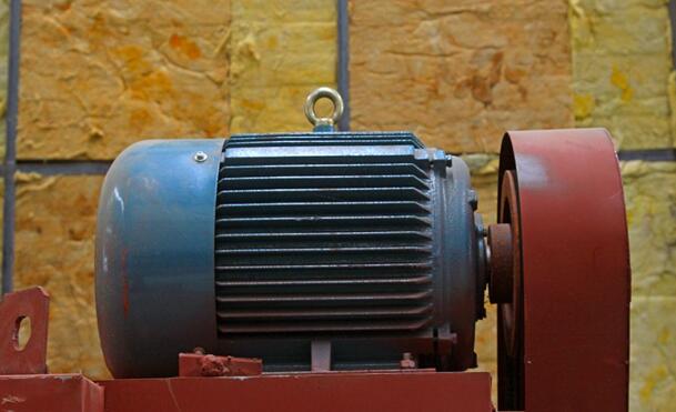 單相啟動電機(jī)的電容是怎么配的